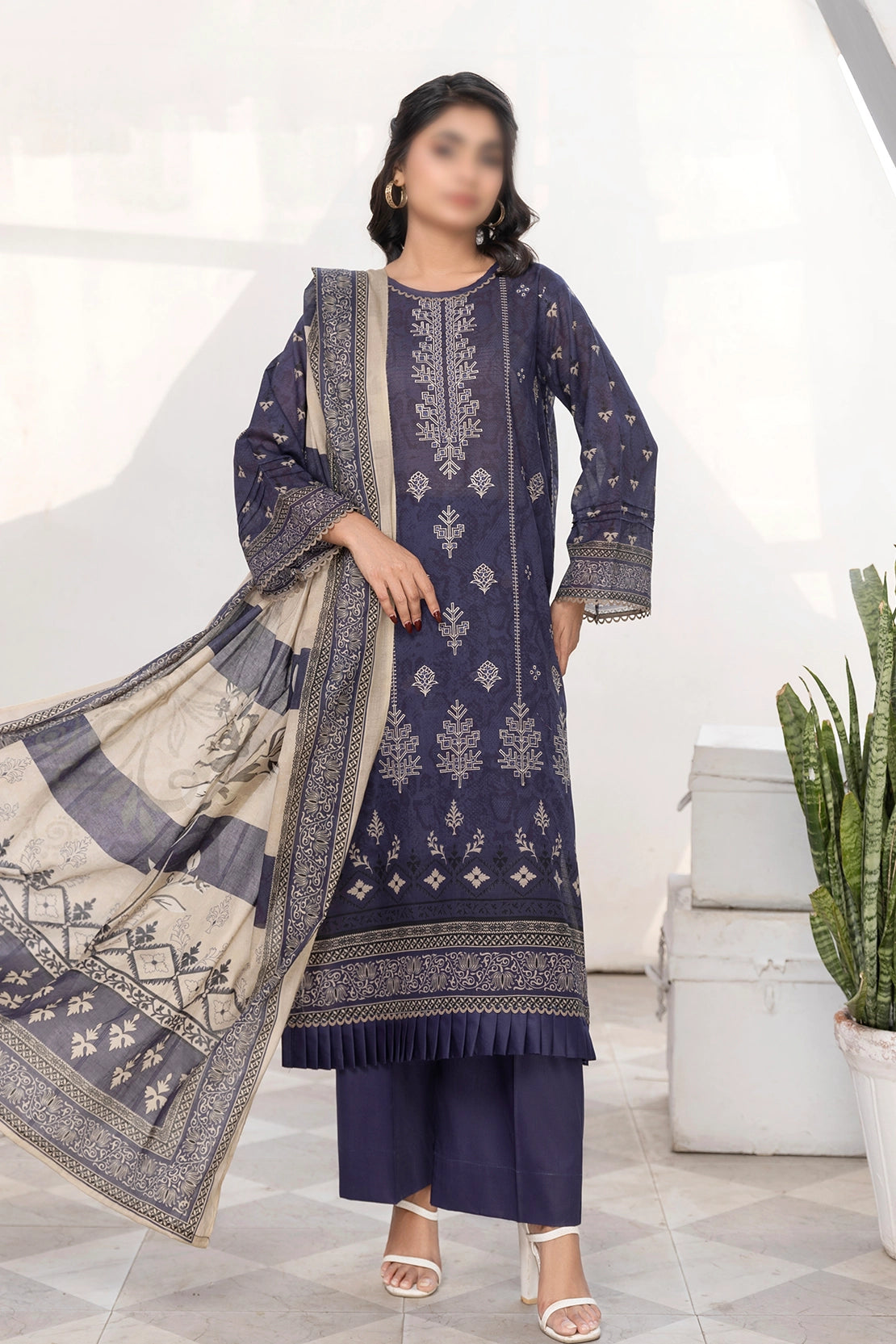 3 Piece - Embroidered Lawn - Jasmine 811