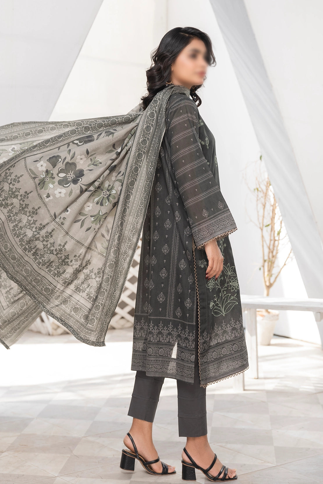 3 Piece - Embroidered Lawn - Jasmine 802