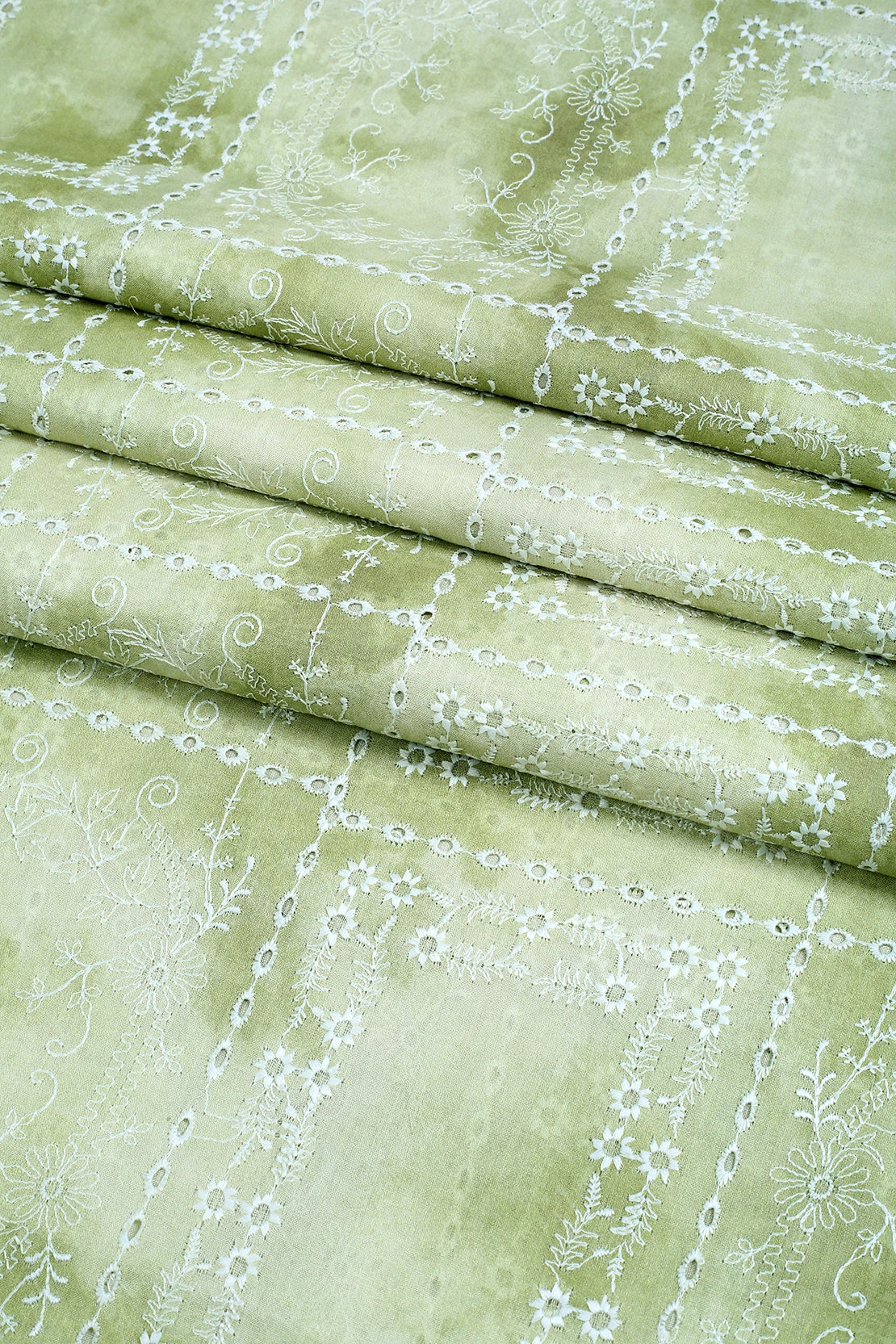 2 Piece - Embroidered Lawn - D3802