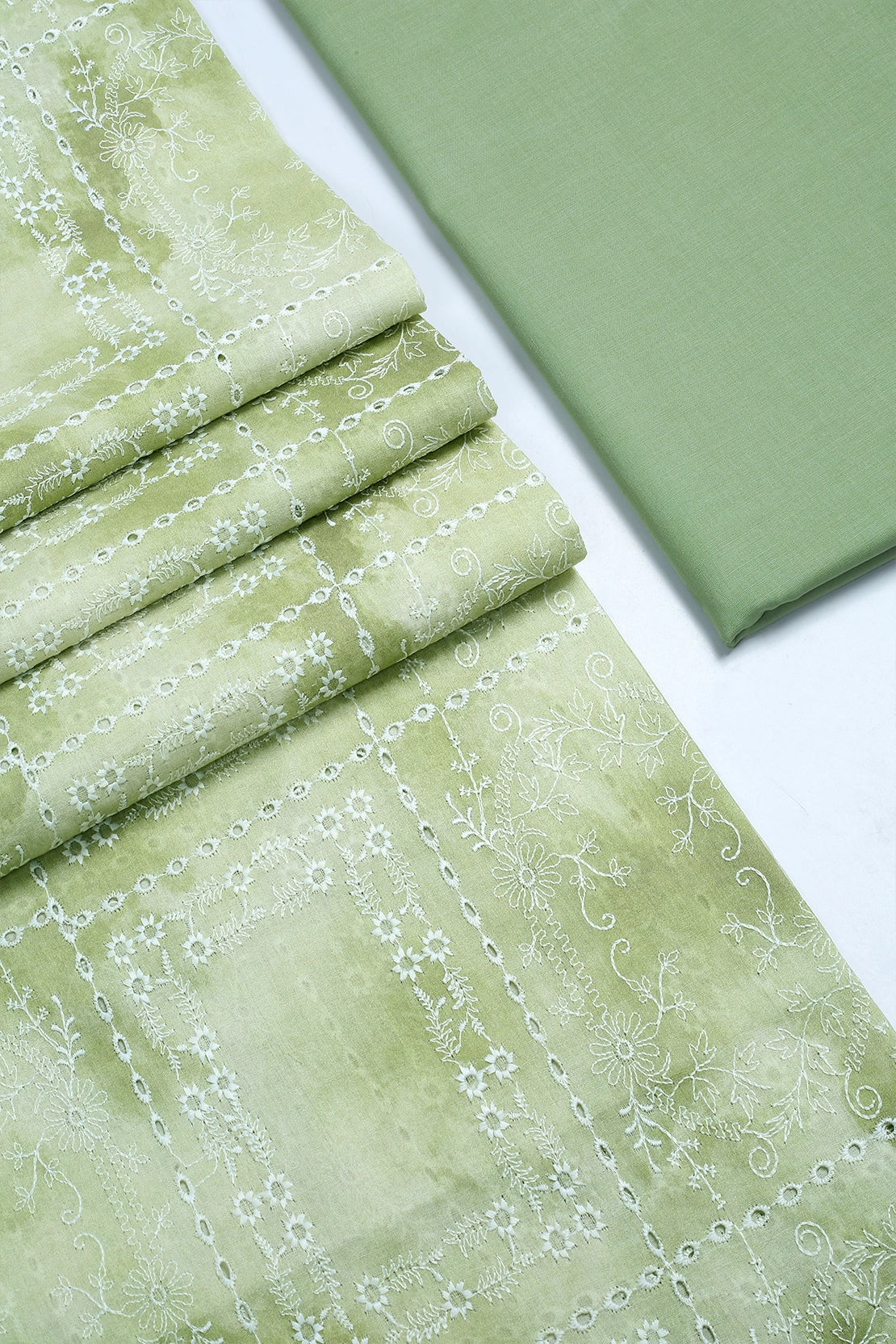 2 Piece - Embroidered Lawn - D3802