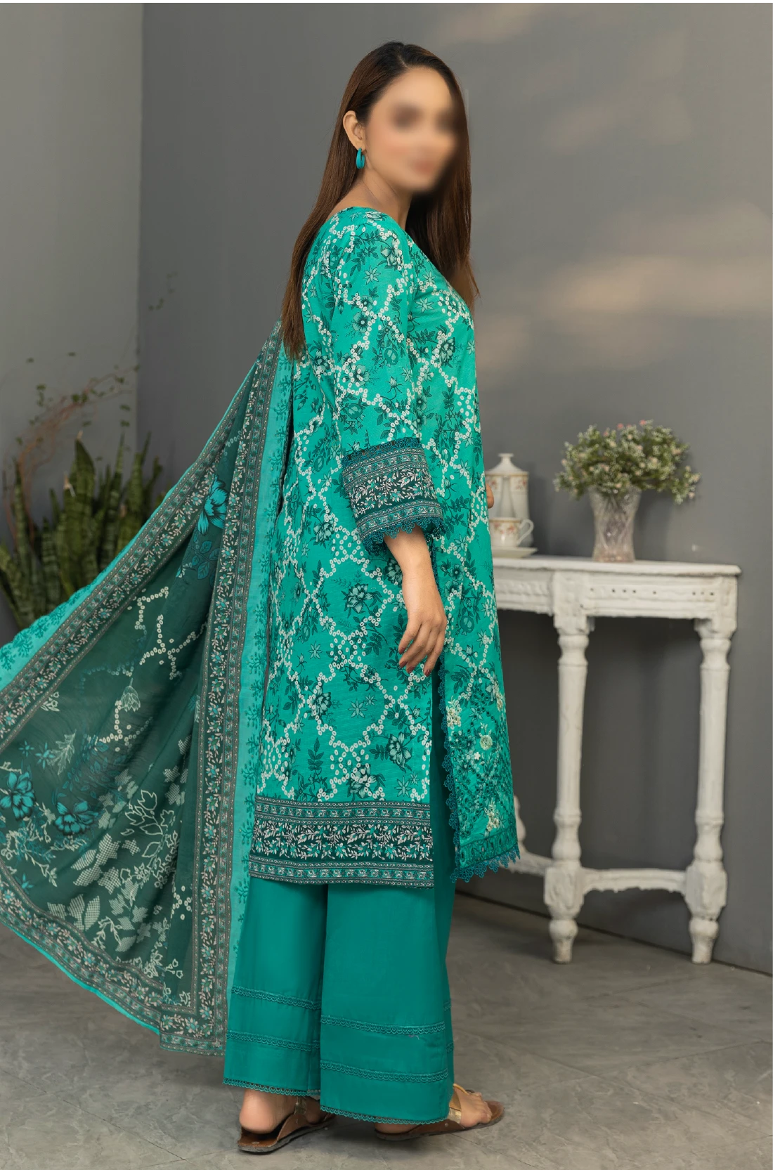 3 Piece - Embroidered Lawn - Dastak 106