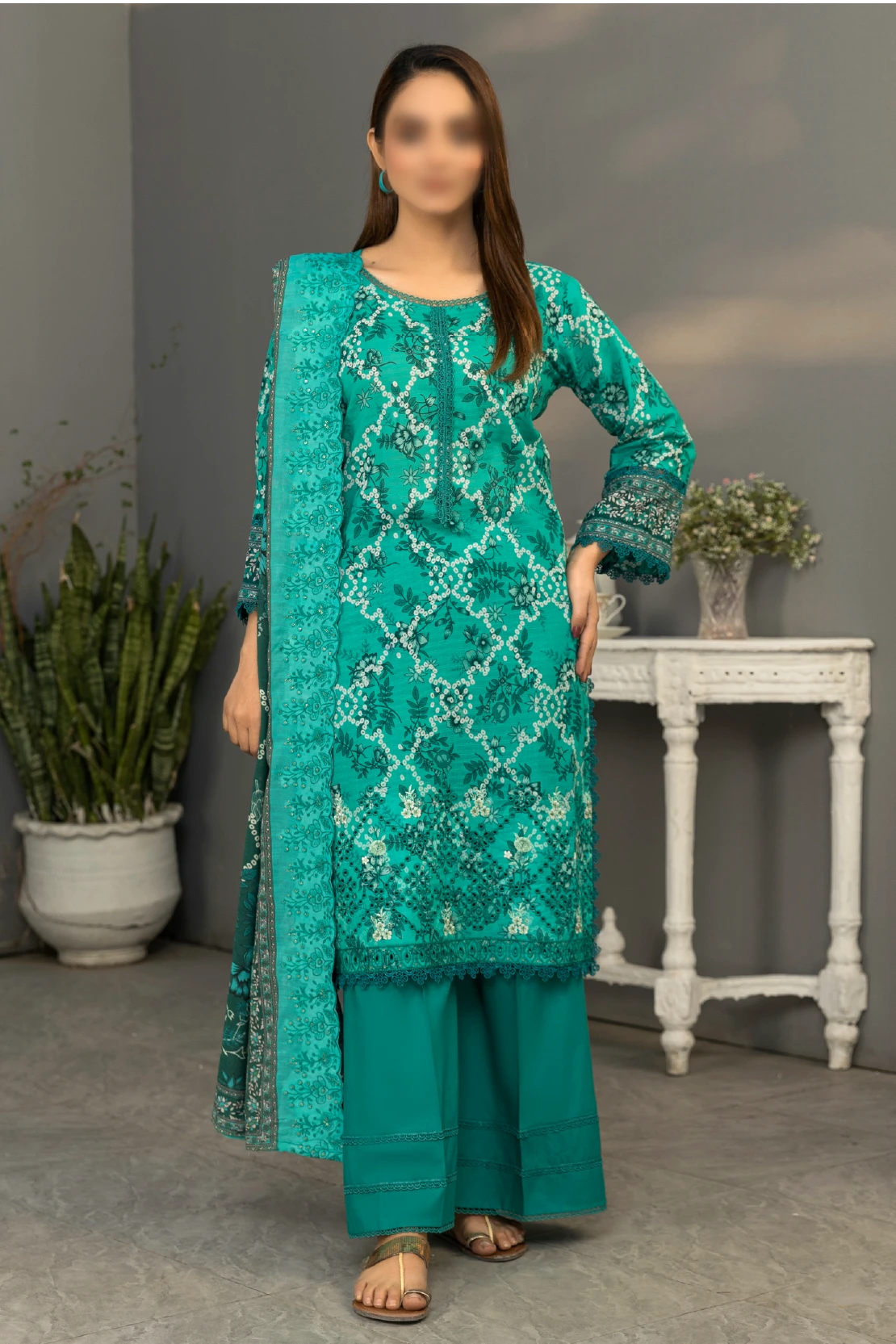 3 Piece - Embroidered Lawn - Dastak 106