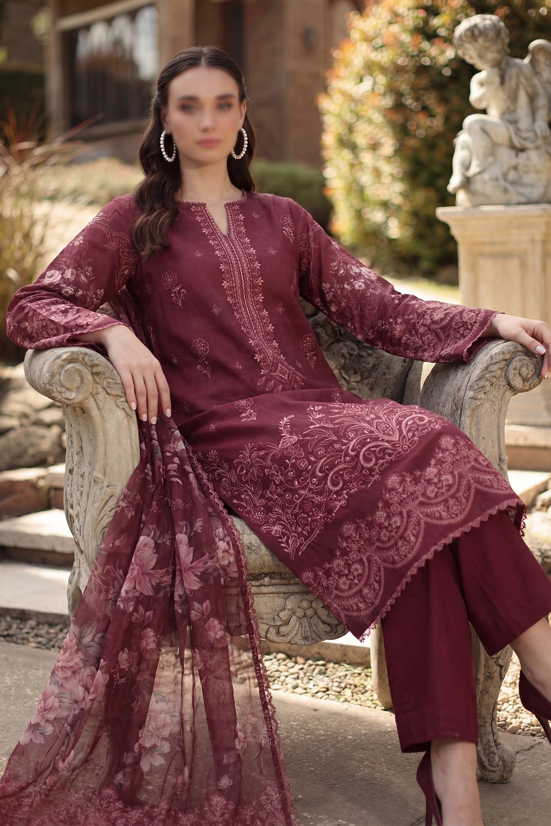 3 Piece - Embroidered Slub Lawn - Qalaa 136
